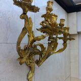 Paire d'appliques murales Louis XV en bronze