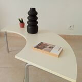 Vintage tripod coffee table in chrome and formica from the 1980s.