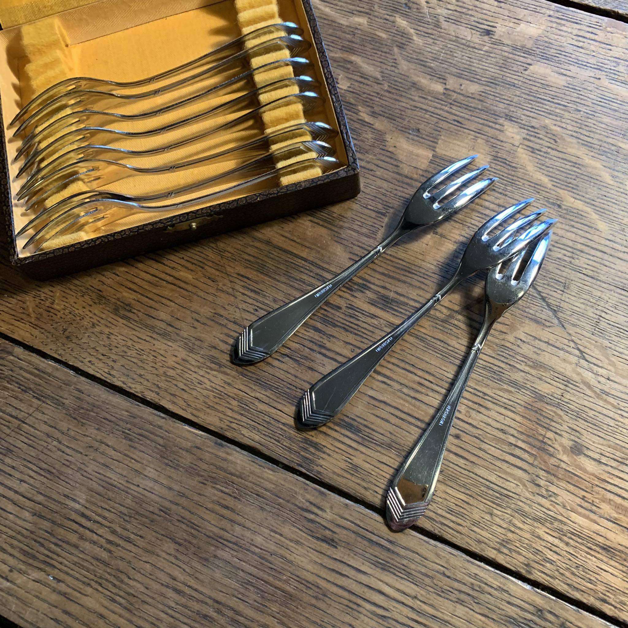 Box of dessert forks