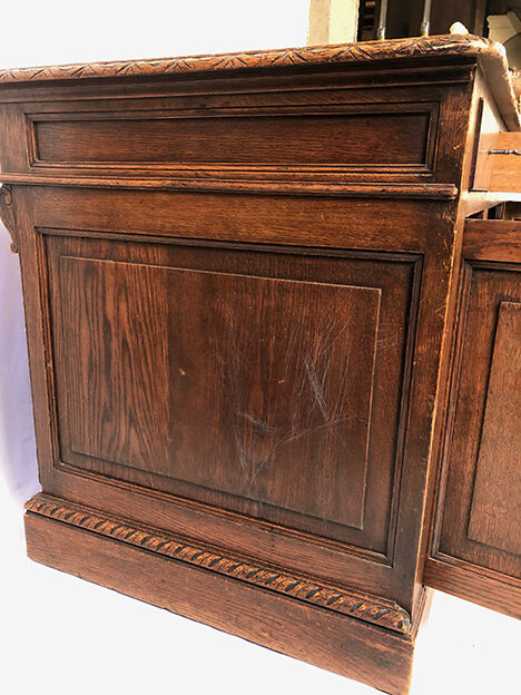 Bureau ministre en chêne richement sculpté, circa 1880