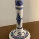 Paire de bougeoirs anciens en faïence bleue et blanche Gien 1950