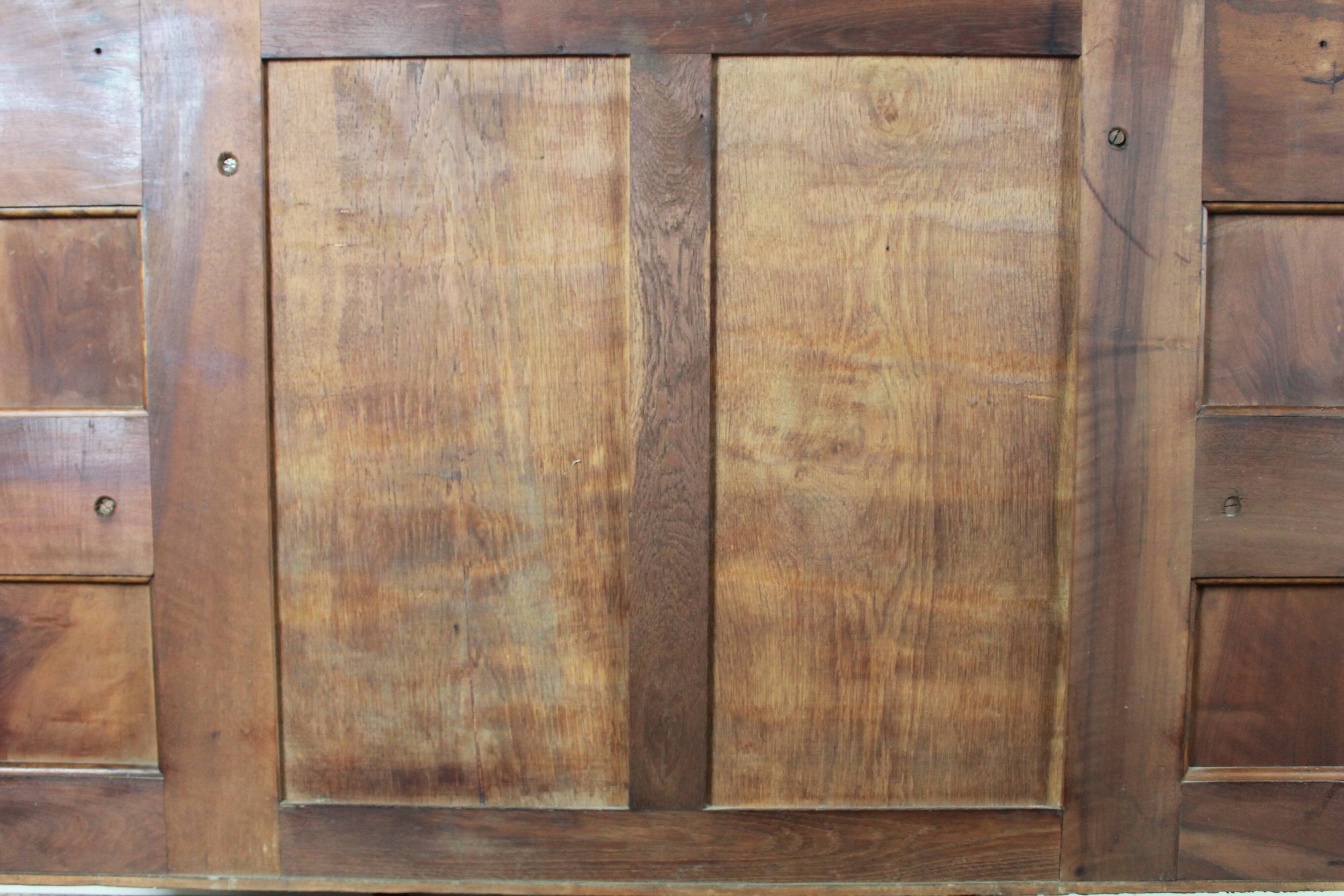 Half-moon shaped serving trolley