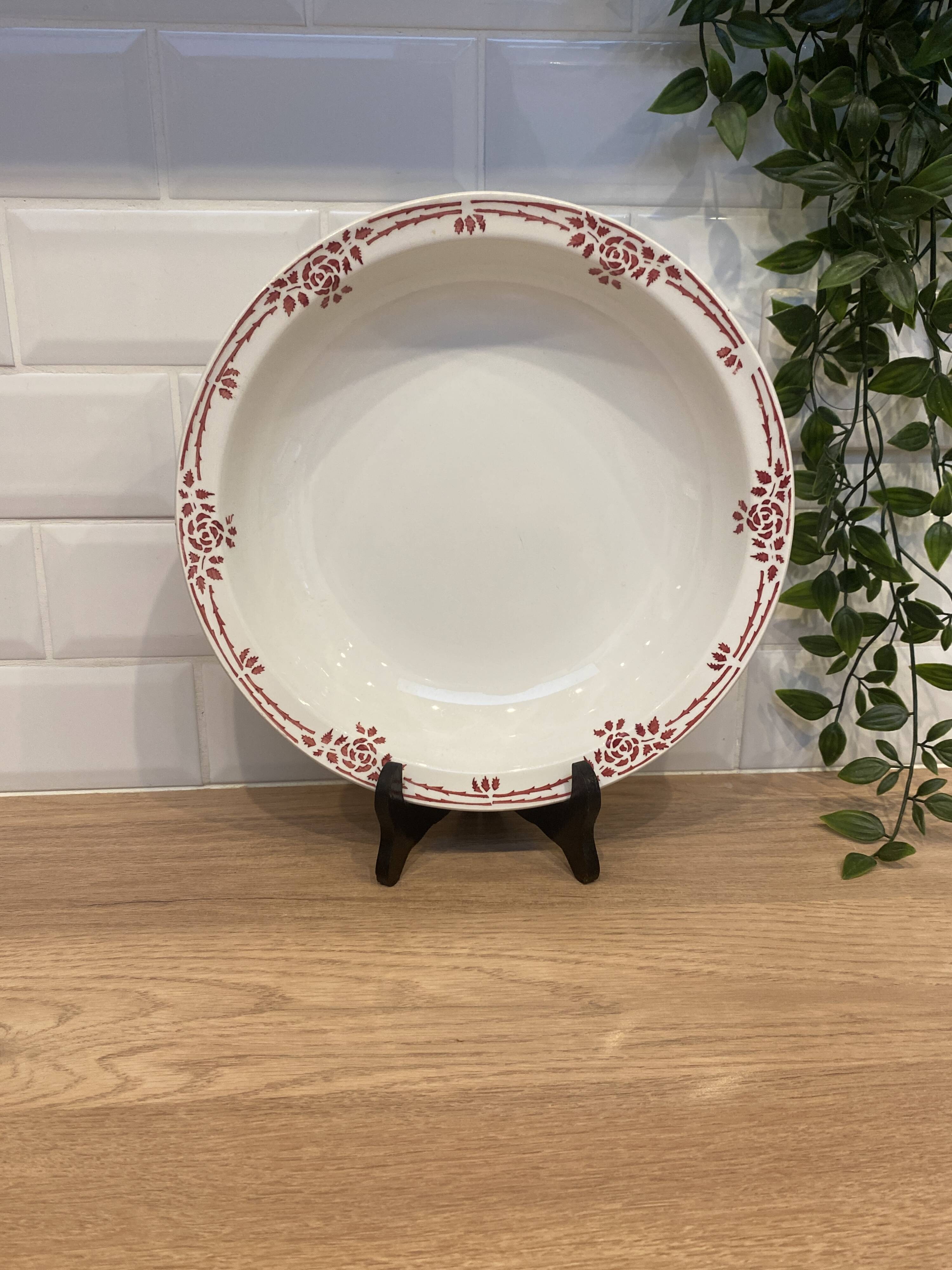 Hollow serving dish from Onnaing earthenware factory