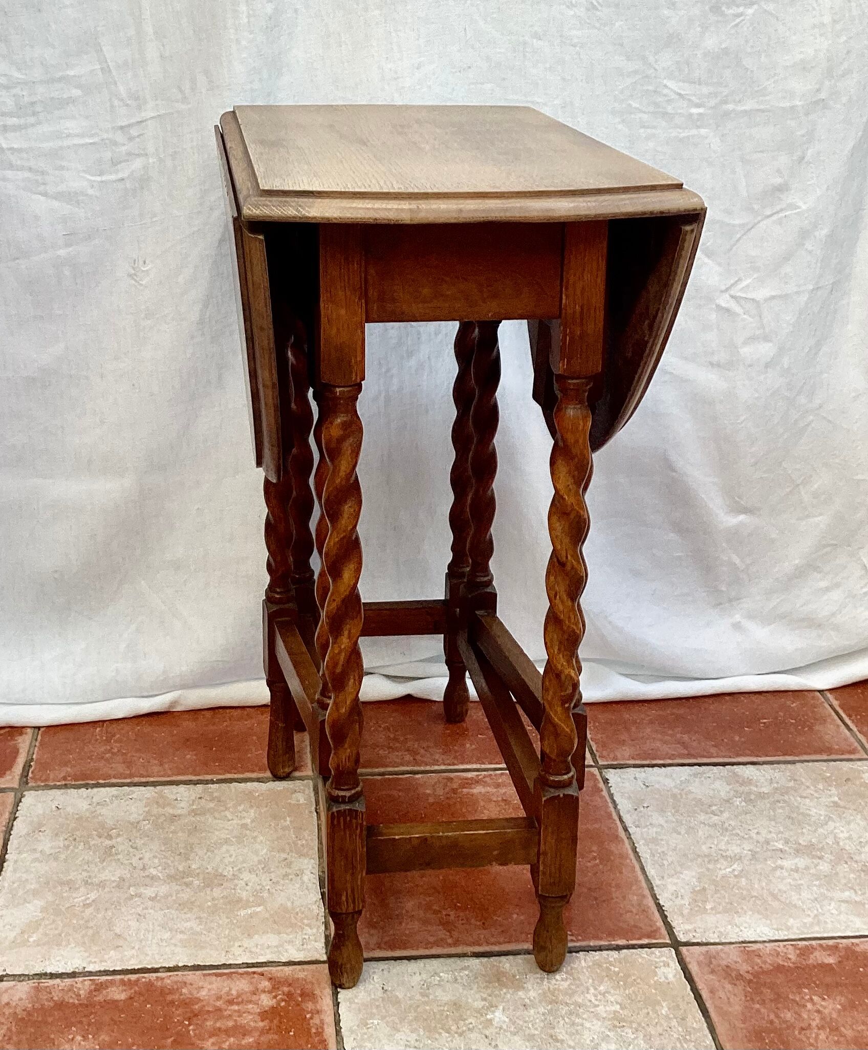 Oak wood table dimension: height -72cm- width -89cm- depth -31.5 to 89cm-