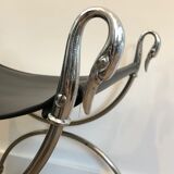 Tabouret curule en acier argenté de style néoclassique à têtes de cygne