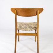 Set of six dining room chairs in teak and upholstered with light fabric, of danish design, 1960S