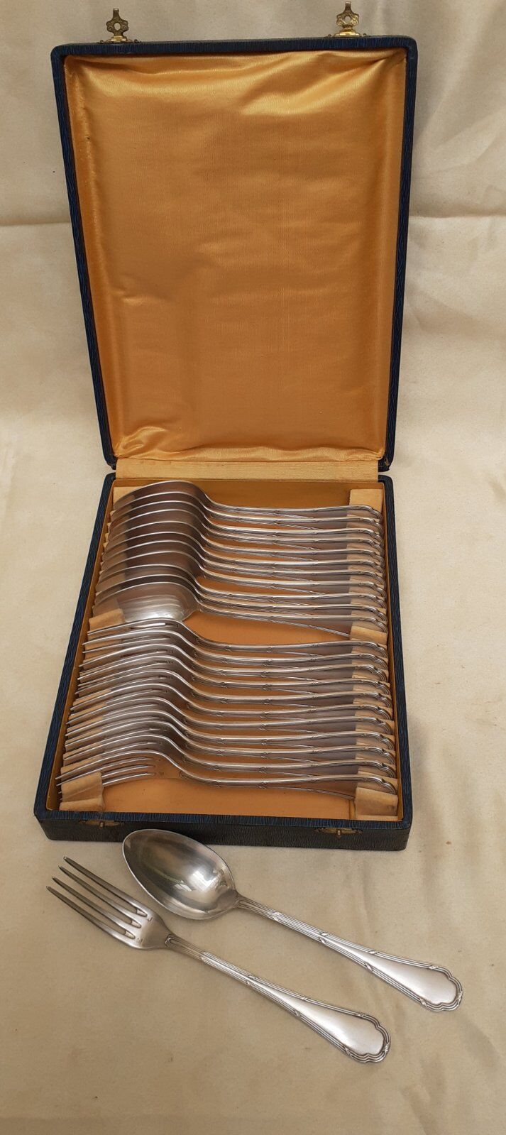 Housewife 12 forks and 12 tablespoons in silver metal