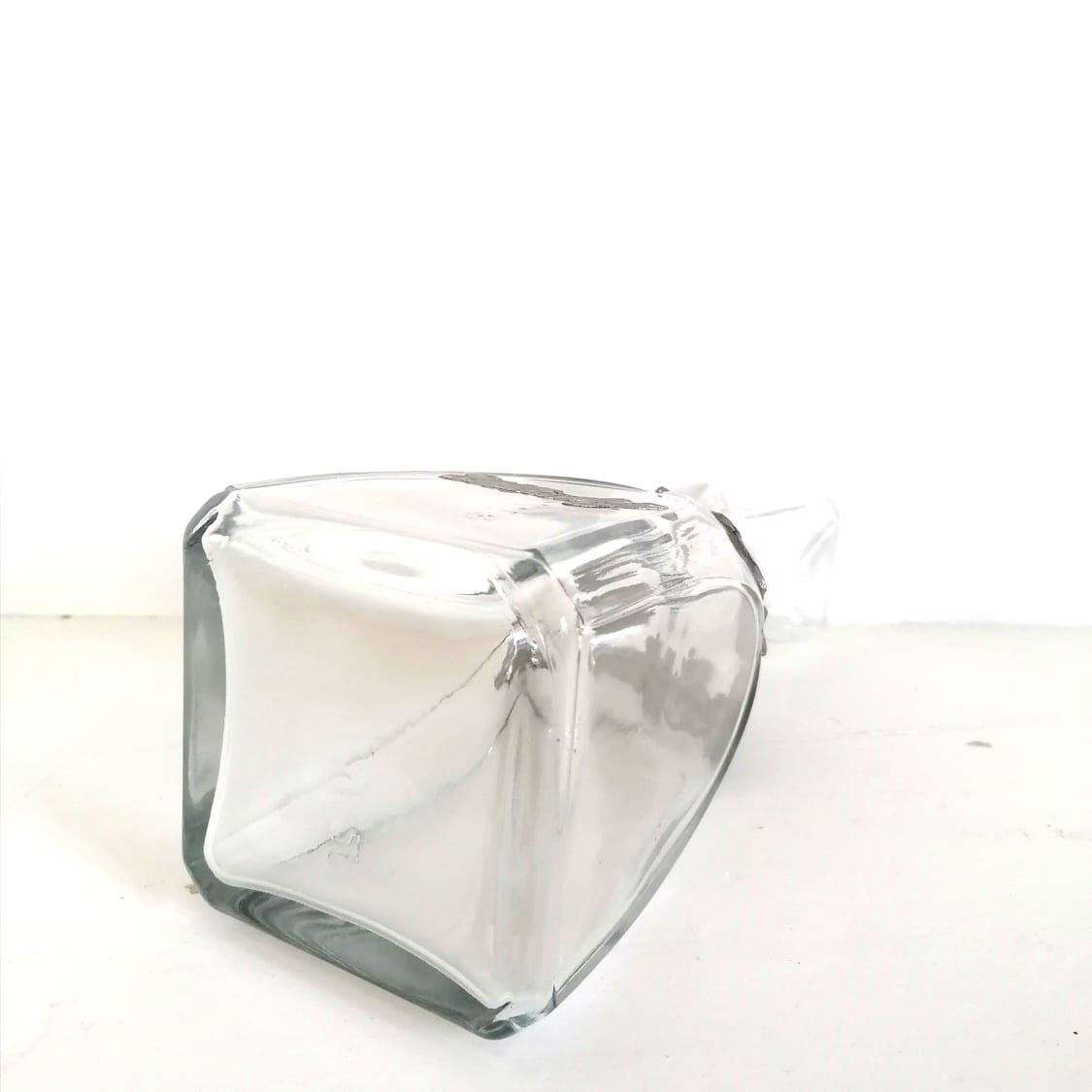 Carafe à whisky décor en étain