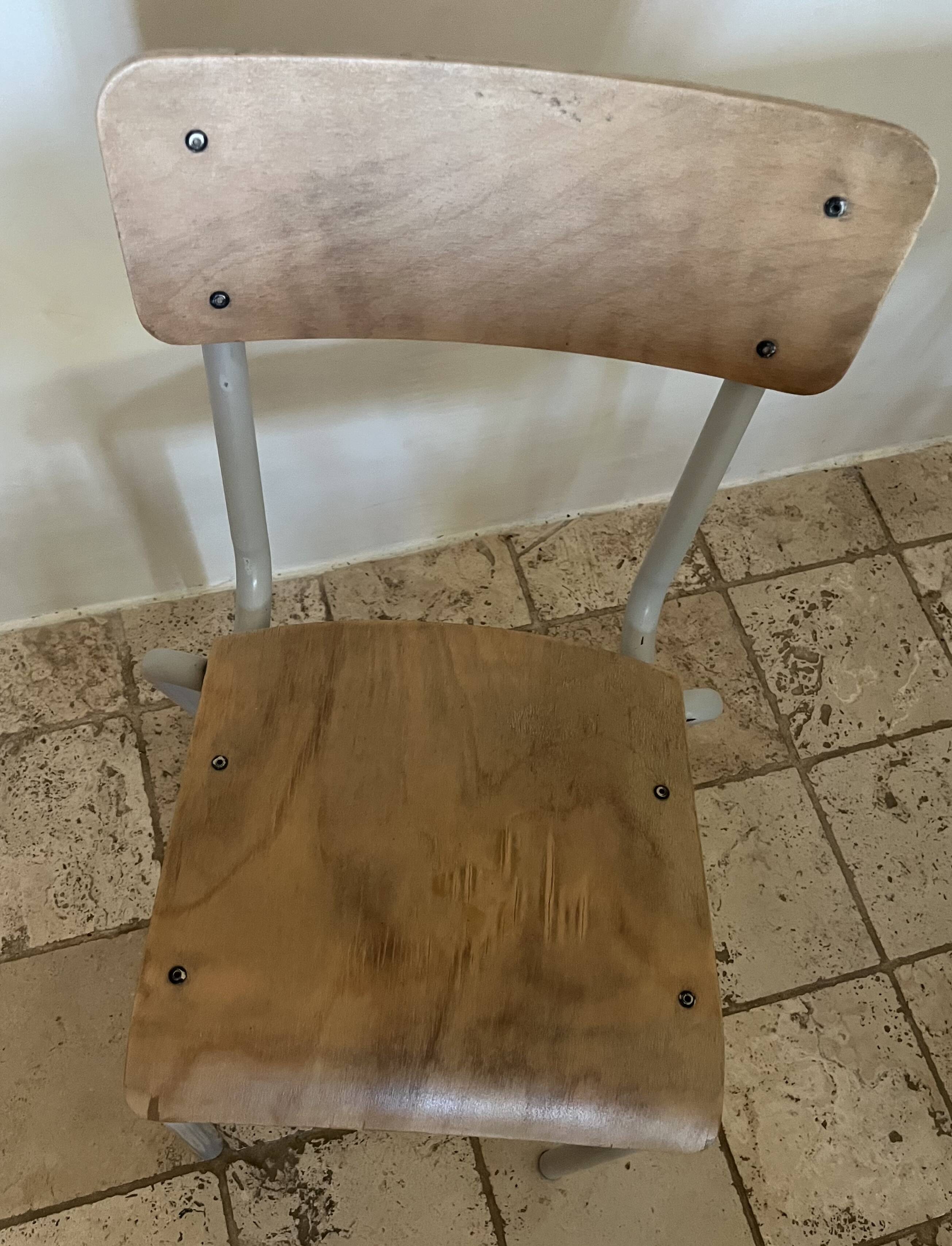 Chaise d'écolier vintage