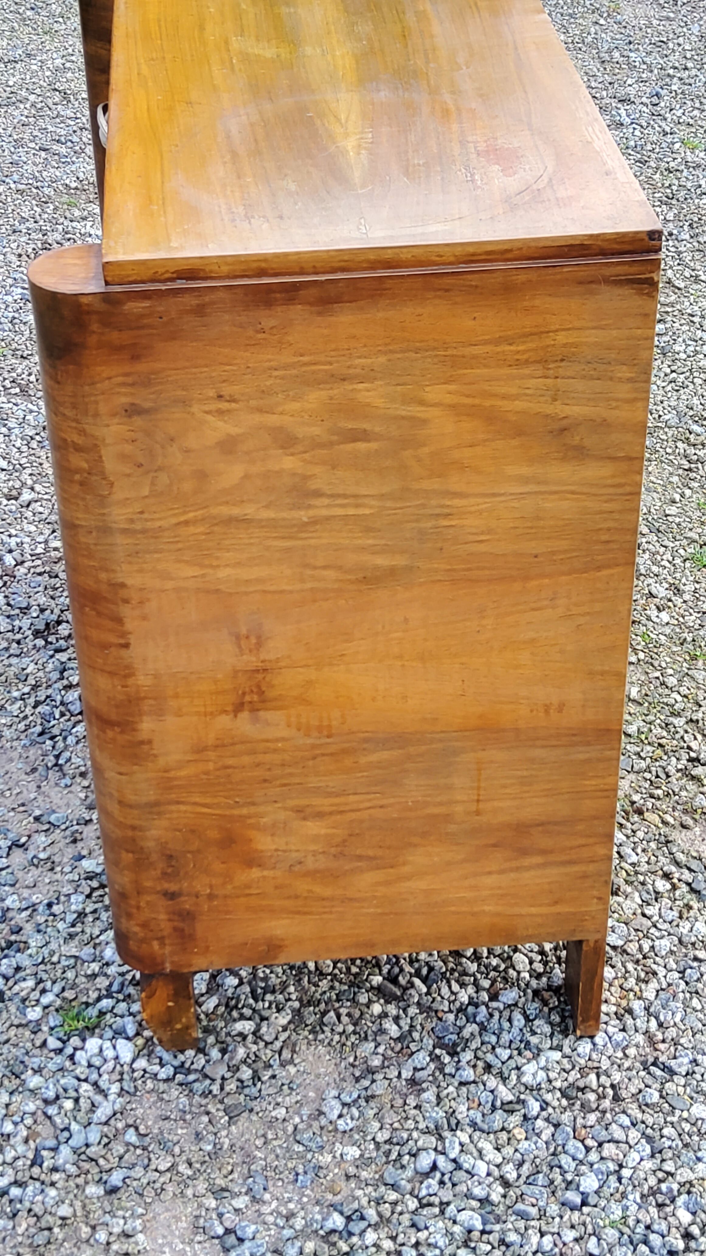 Art Deco chest of drawers from the 30s-40s in walnut 3 drawers