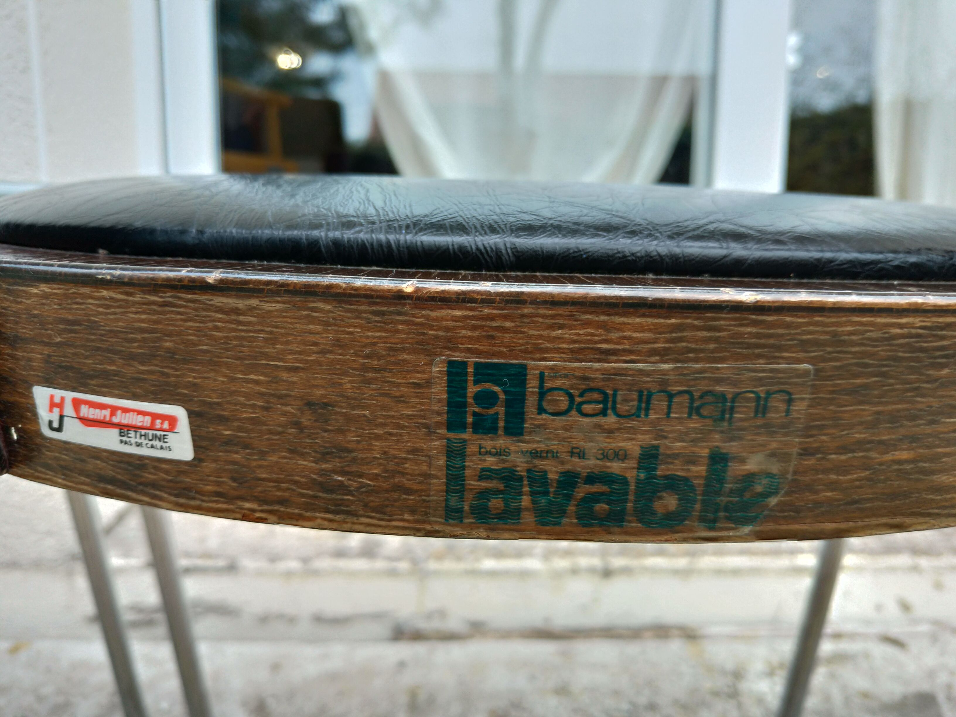 6 stackable Baumann chairs