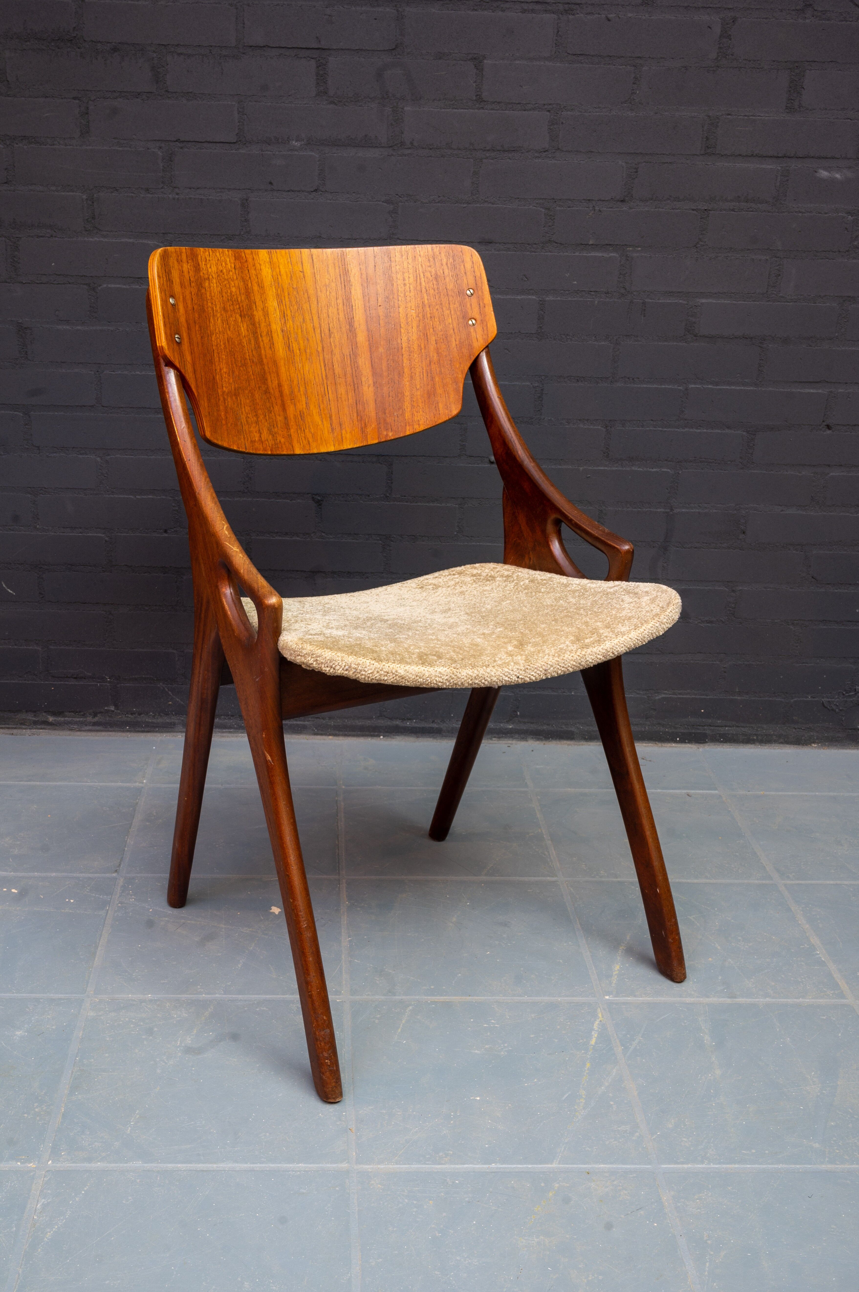 Set of 2 dining room chairs by Arne Hovmand Olsen for Mogens Kold, 1960s