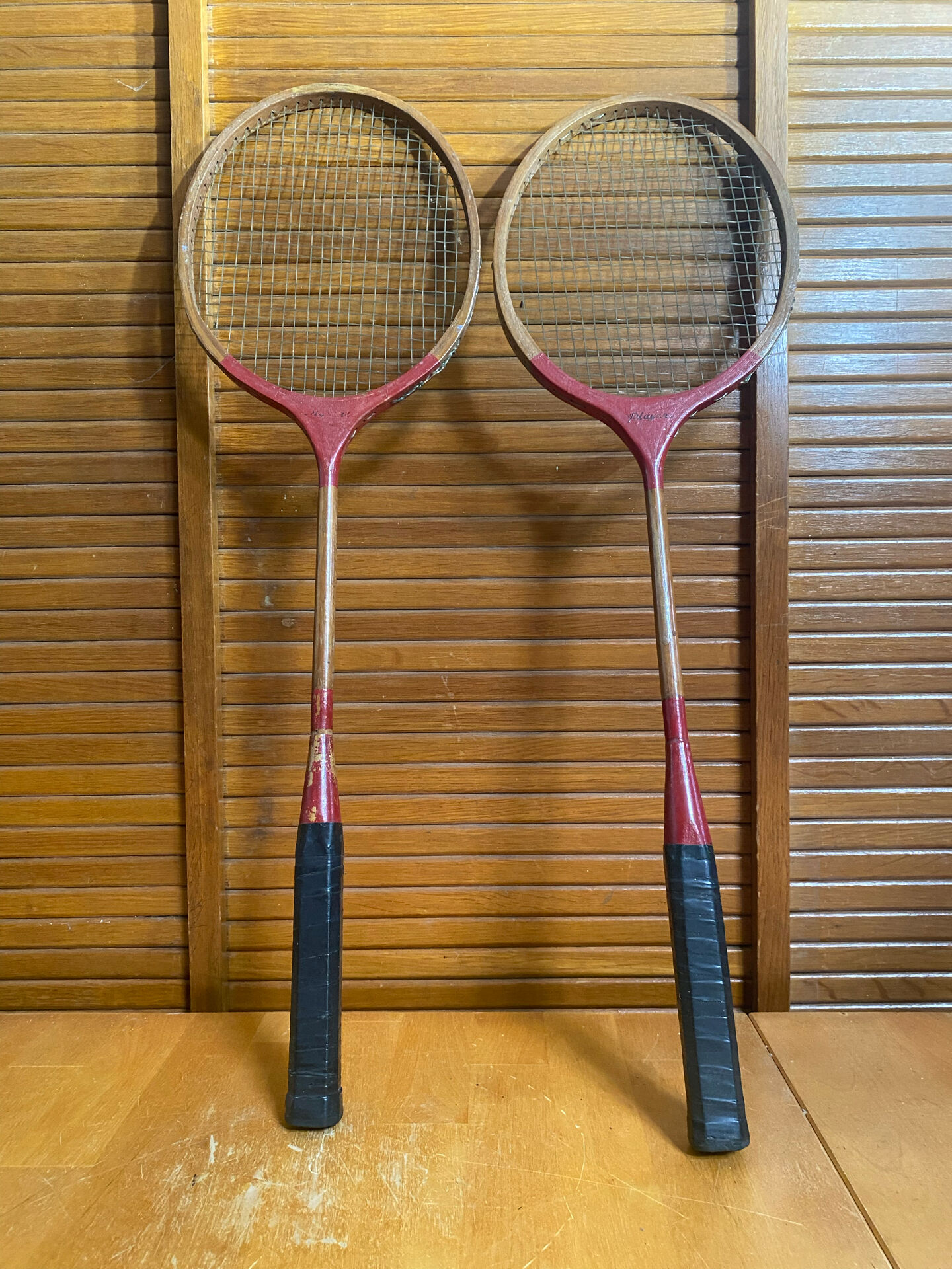 Paire raquette ancienne badminton player bois vintage