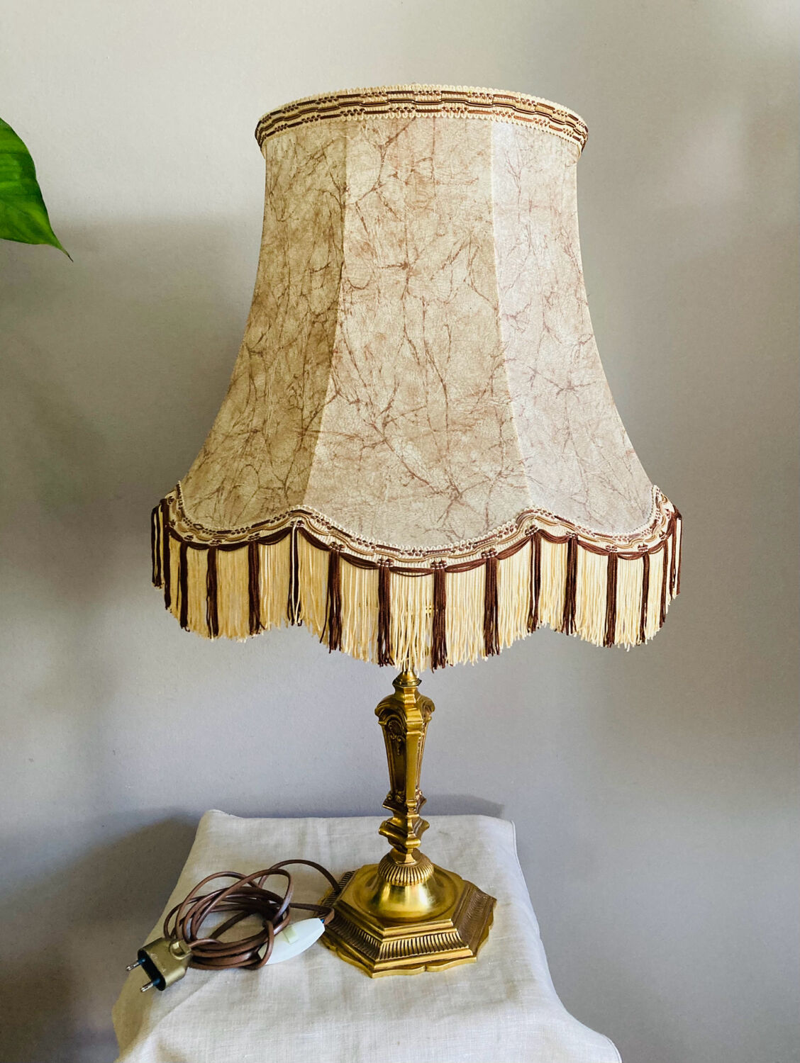 Empire / Directoire living room lamp in gilded bronze, mid-20th century