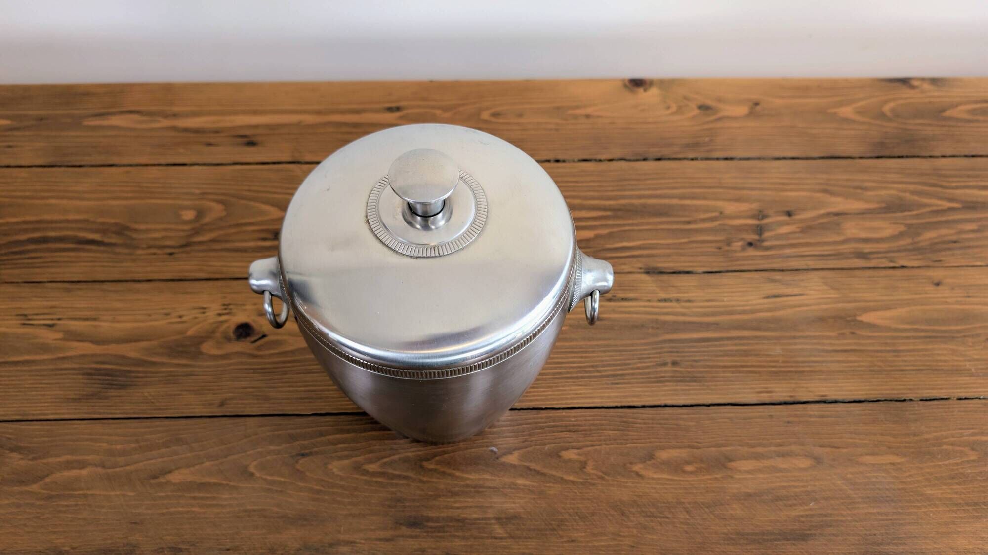Antique ice bucket by Létang Rémy – chic tableware