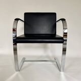 fauteuil modèle BRNO de Ludvig Mies Van der Rohe
