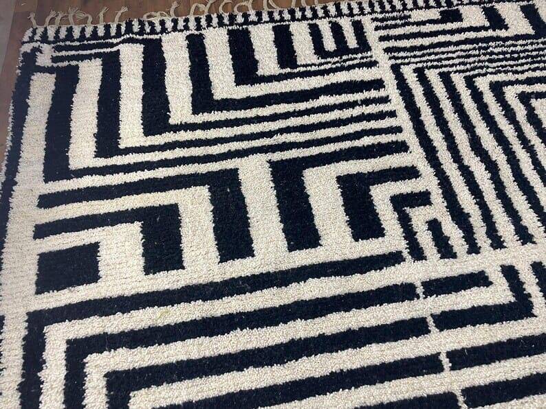 Handmade pure wool rug, size 1.4/2.6 m.