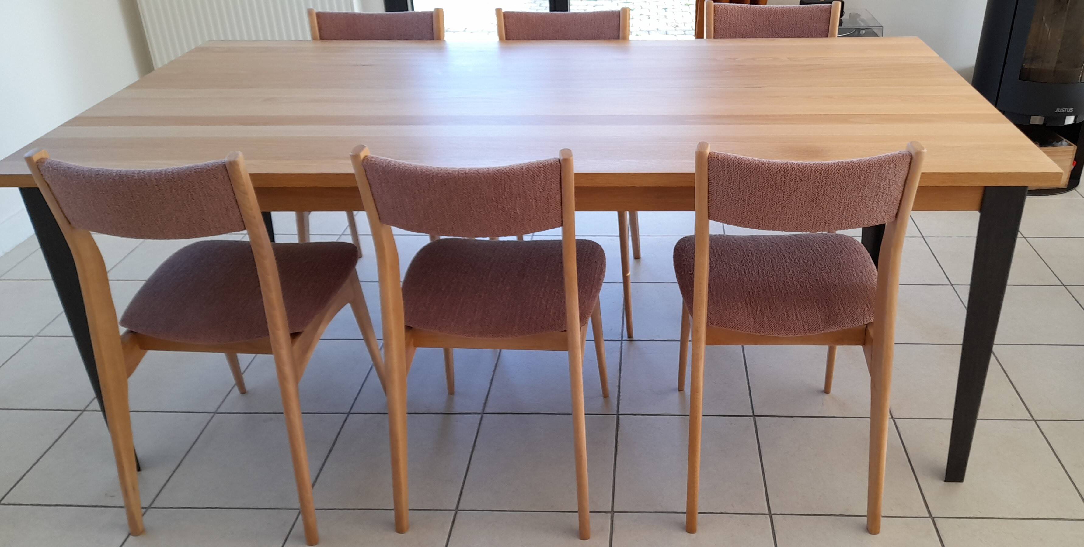 6 original Scandinavian chairs in light solid wood