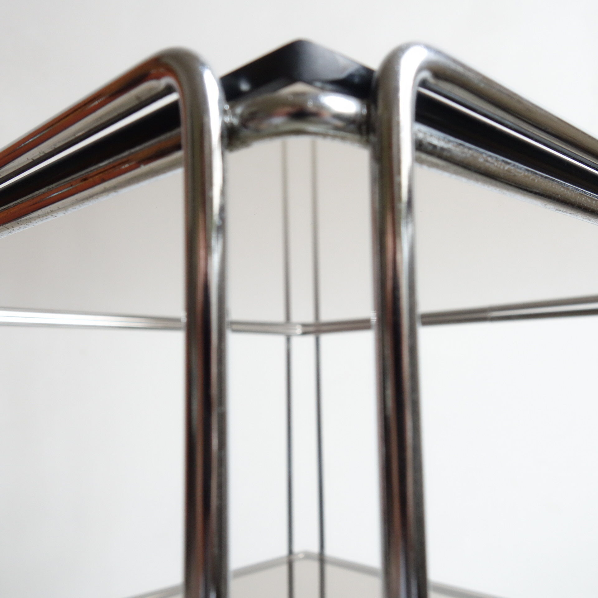 Table d’appoint vintage chrome & plateau en verre par Max Sauze édition Isocèle