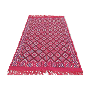 tapis berbère à motifs
