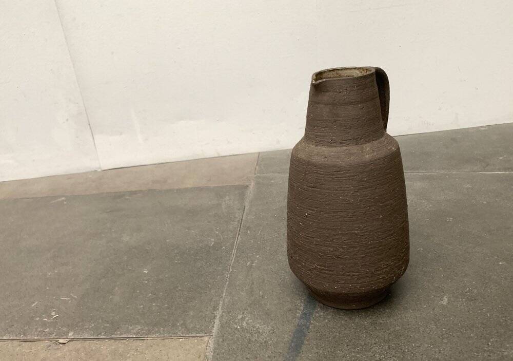 Brutalist German vase on a mid-century stand by Krösselbach Keramik, 1960s.