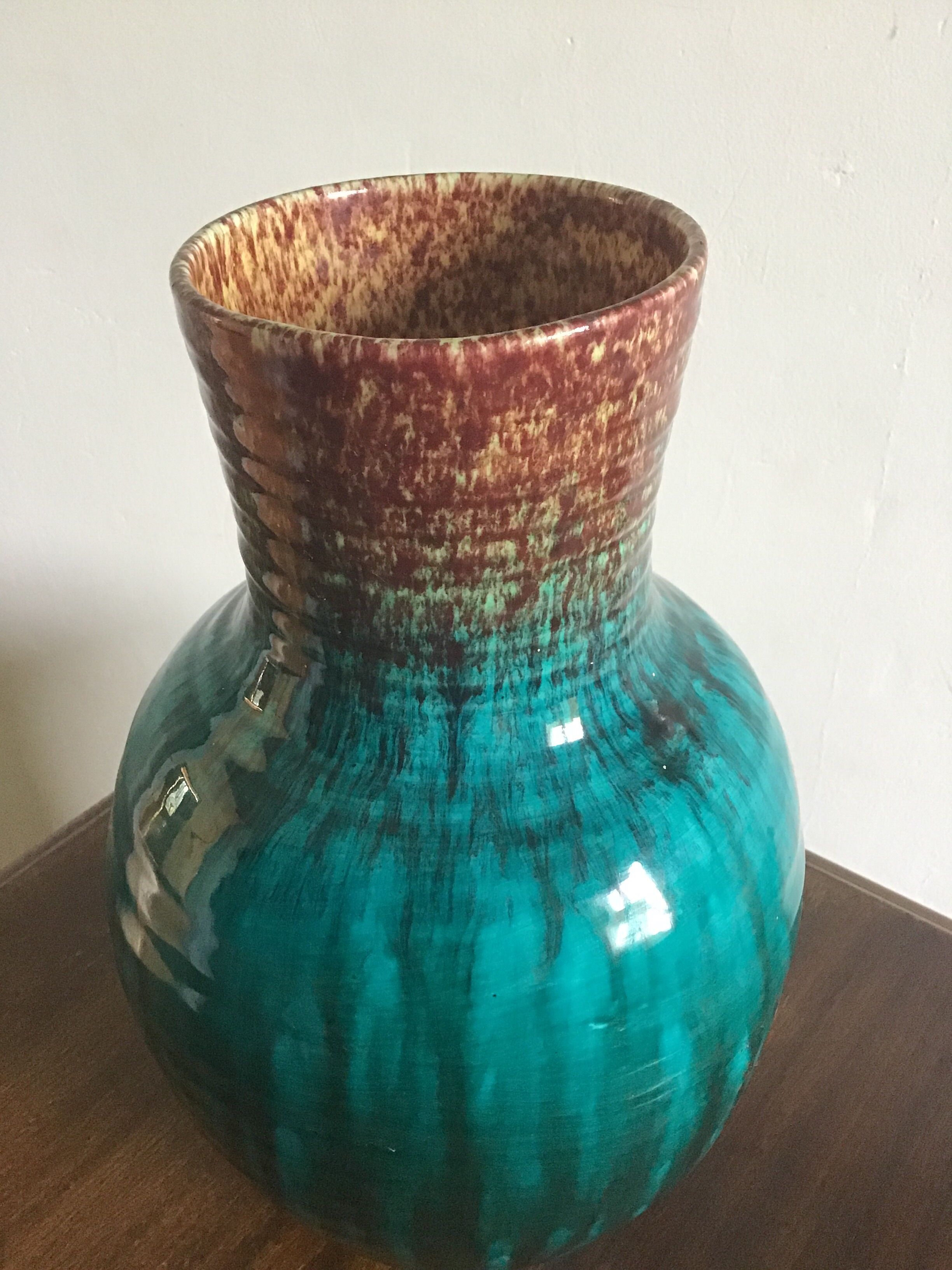Accolay Vase