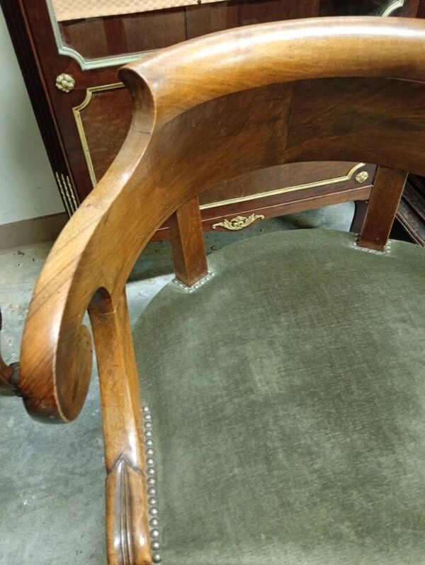 Fauteuil de bureau époque Empire-Charles X en noyer, à dossier gondole
