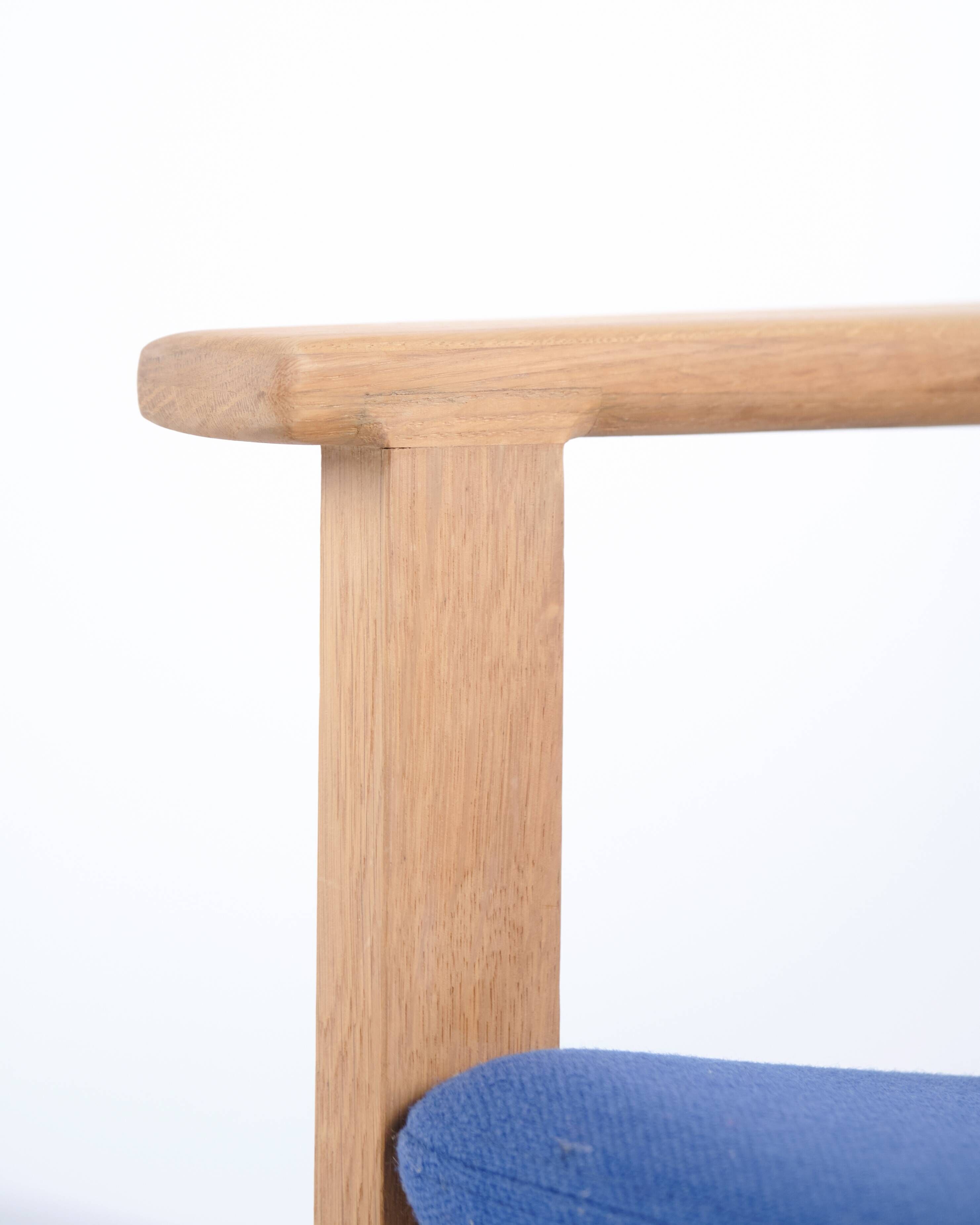 Hans J. Wegner – Lounge chair GE 284 – Getama – Oak & blue wool
