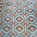 Old handmade wool oriental rug. 190 x 126cm