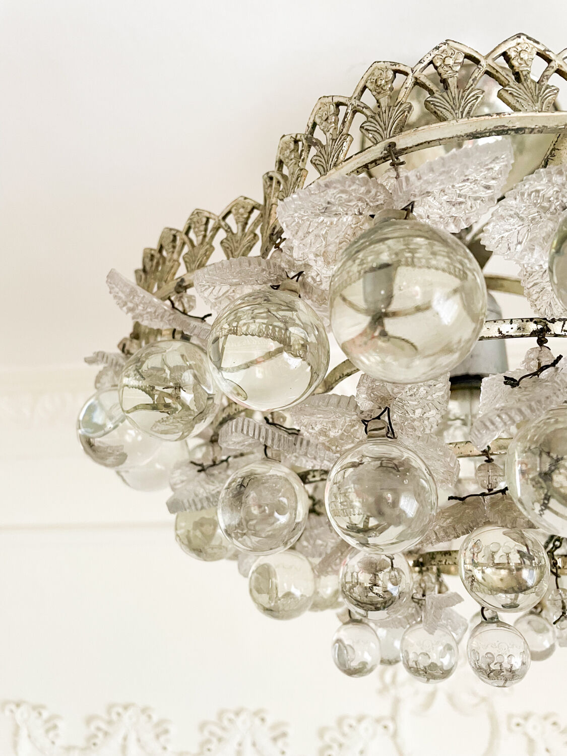 Plafonnier vintage en cristal décoré de feuilles et de grappes – Espagne année