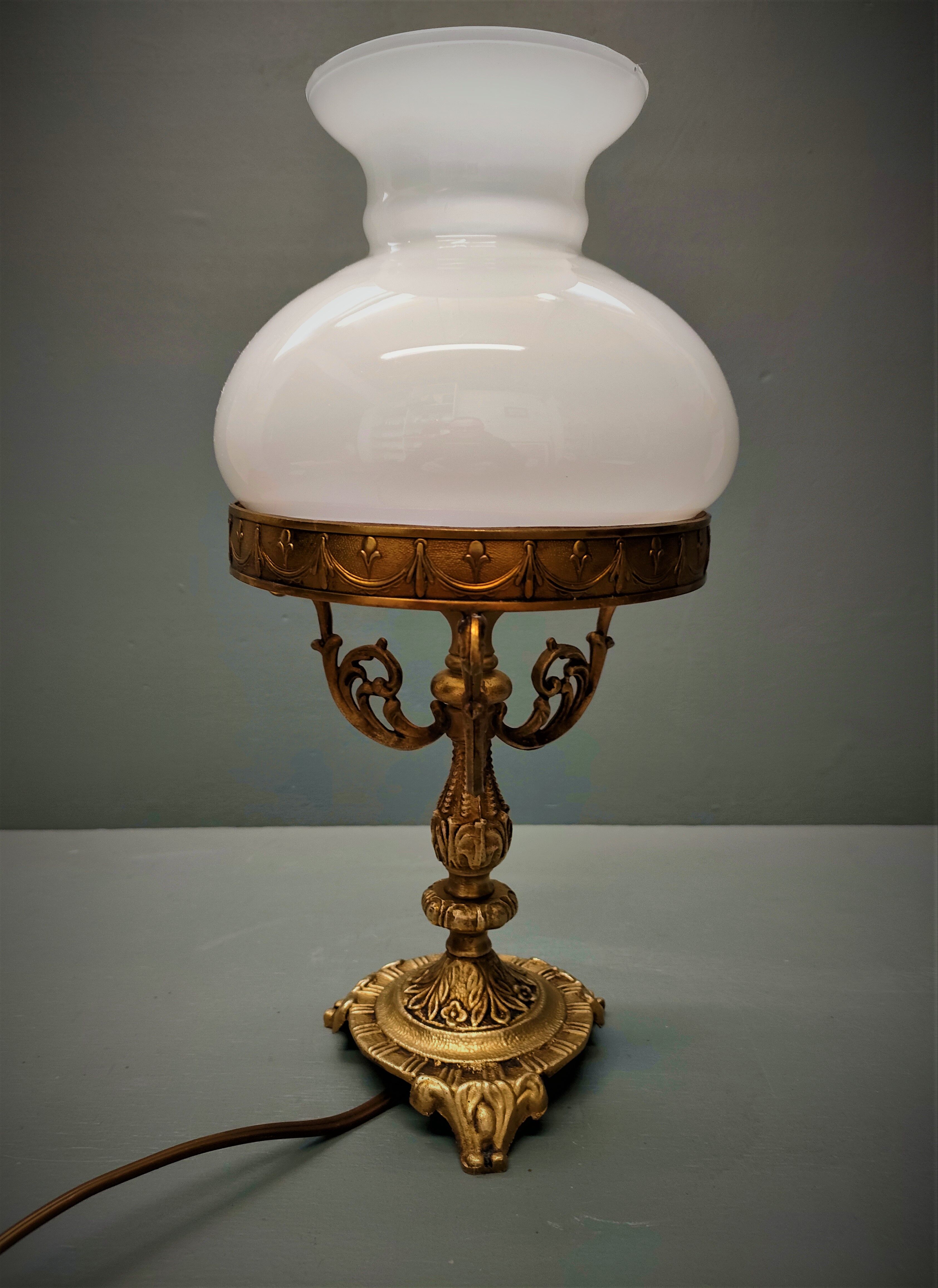 Tripod table lamp - Gilded bronze, opaline - 50s - France