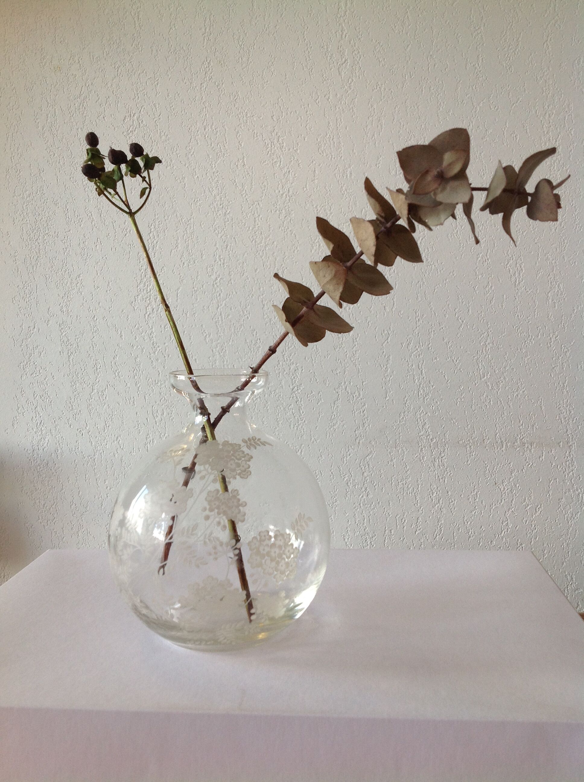 Vase round floral decoration