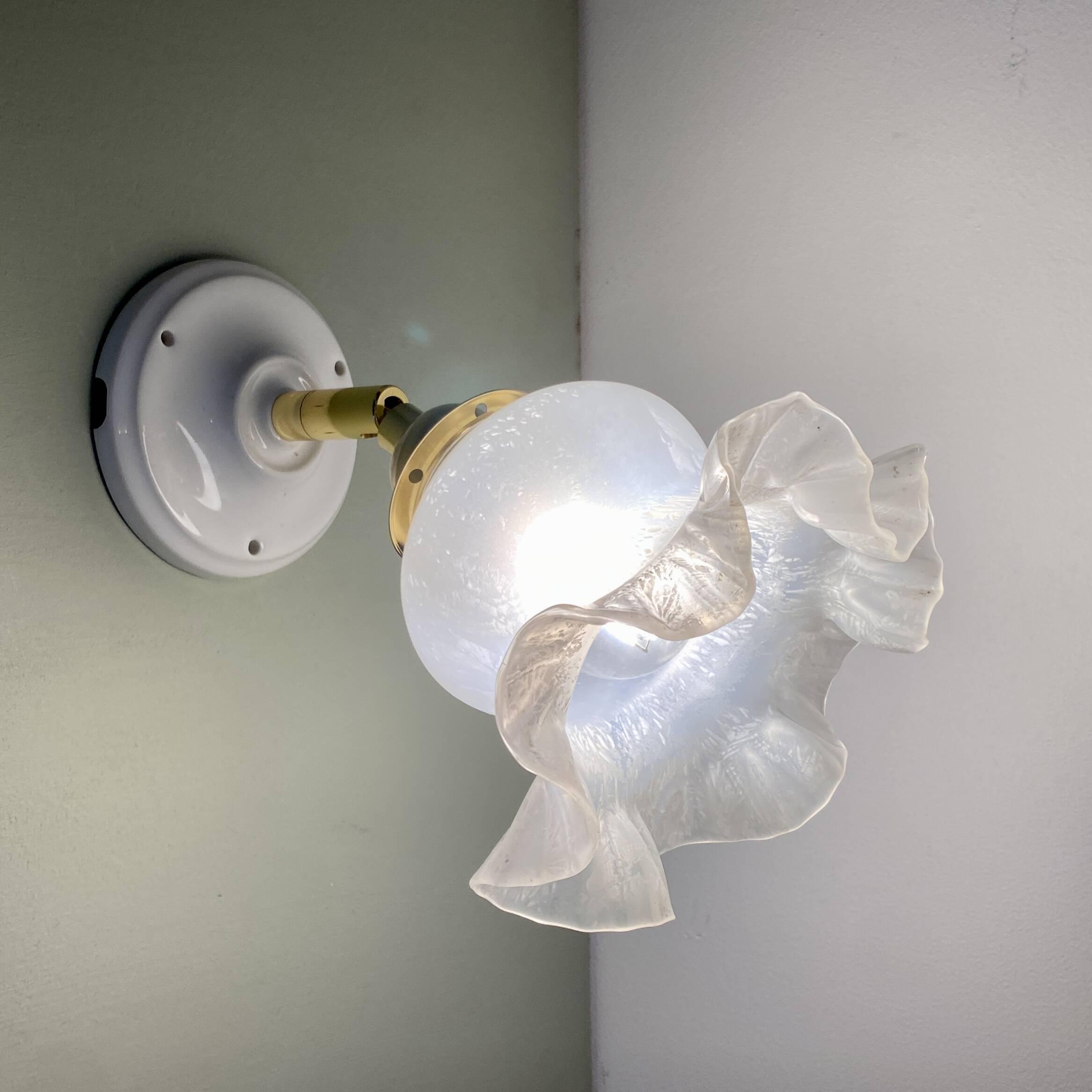 Vintage tulip wall lamp in white opaline