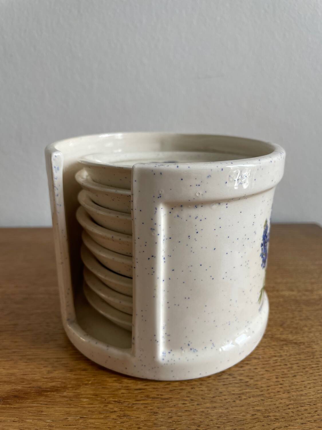 Under ceramic glasses and storage