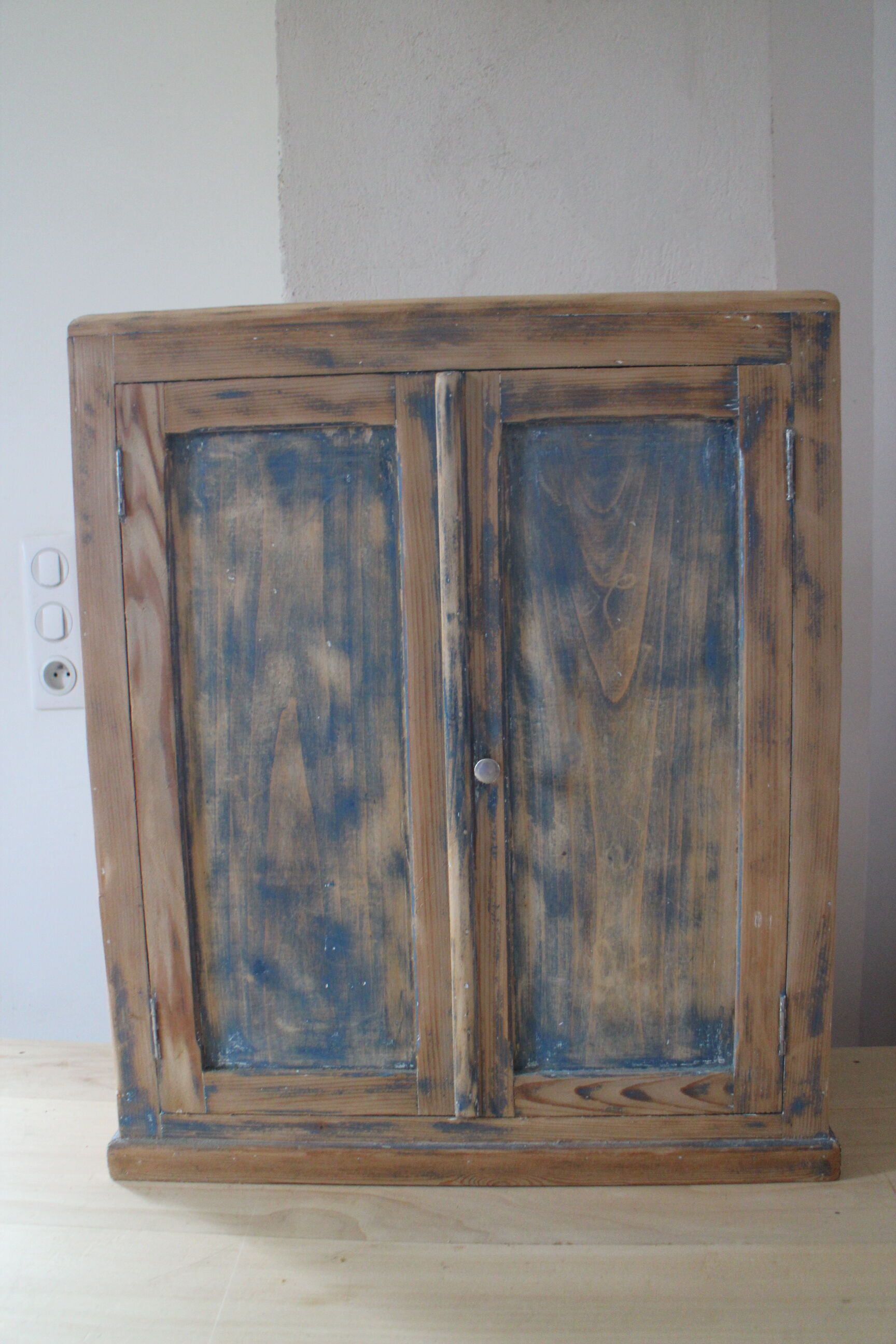 Meuble de rangement parisien bois brut