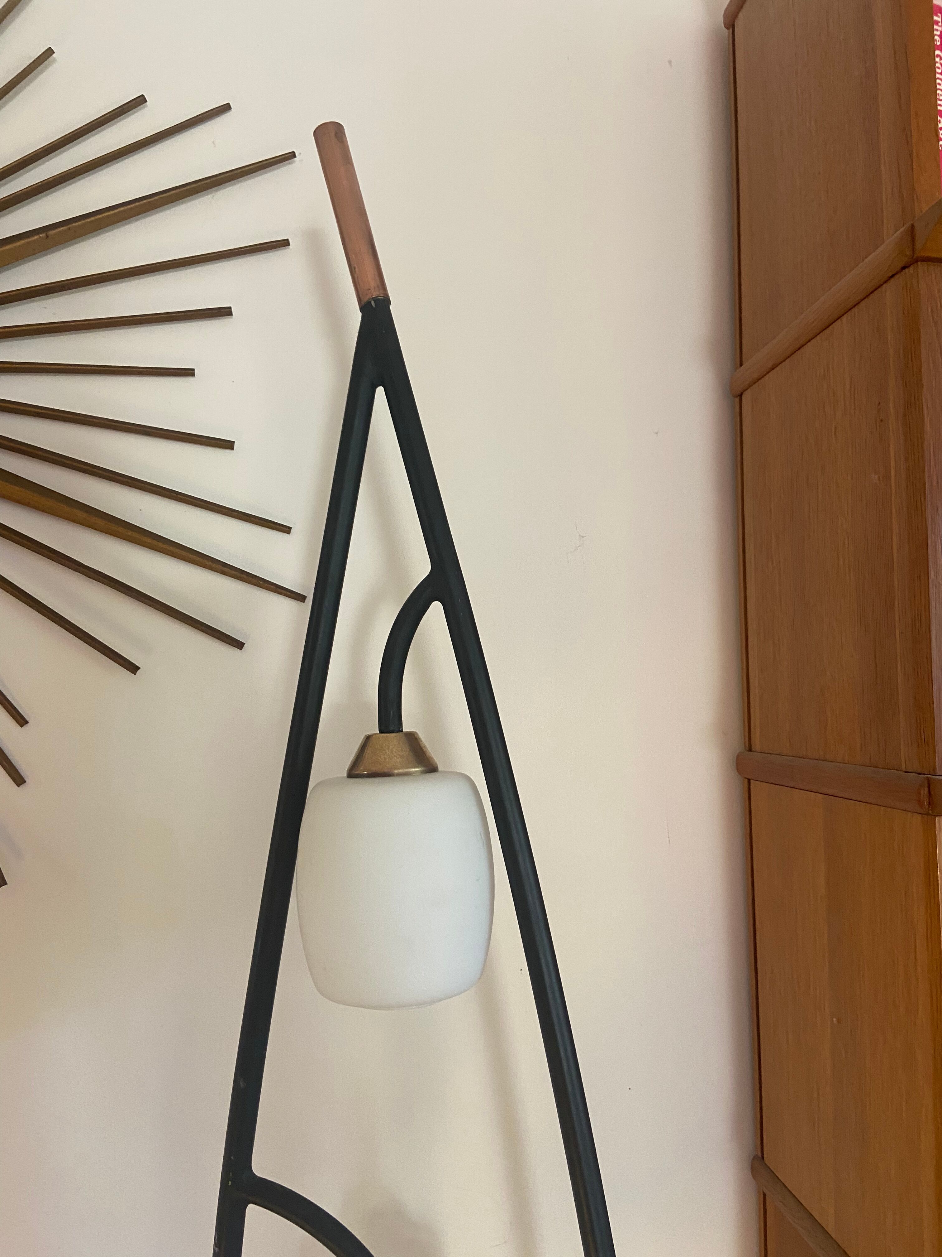 Floor lamp 50s in brass metal and opaline
