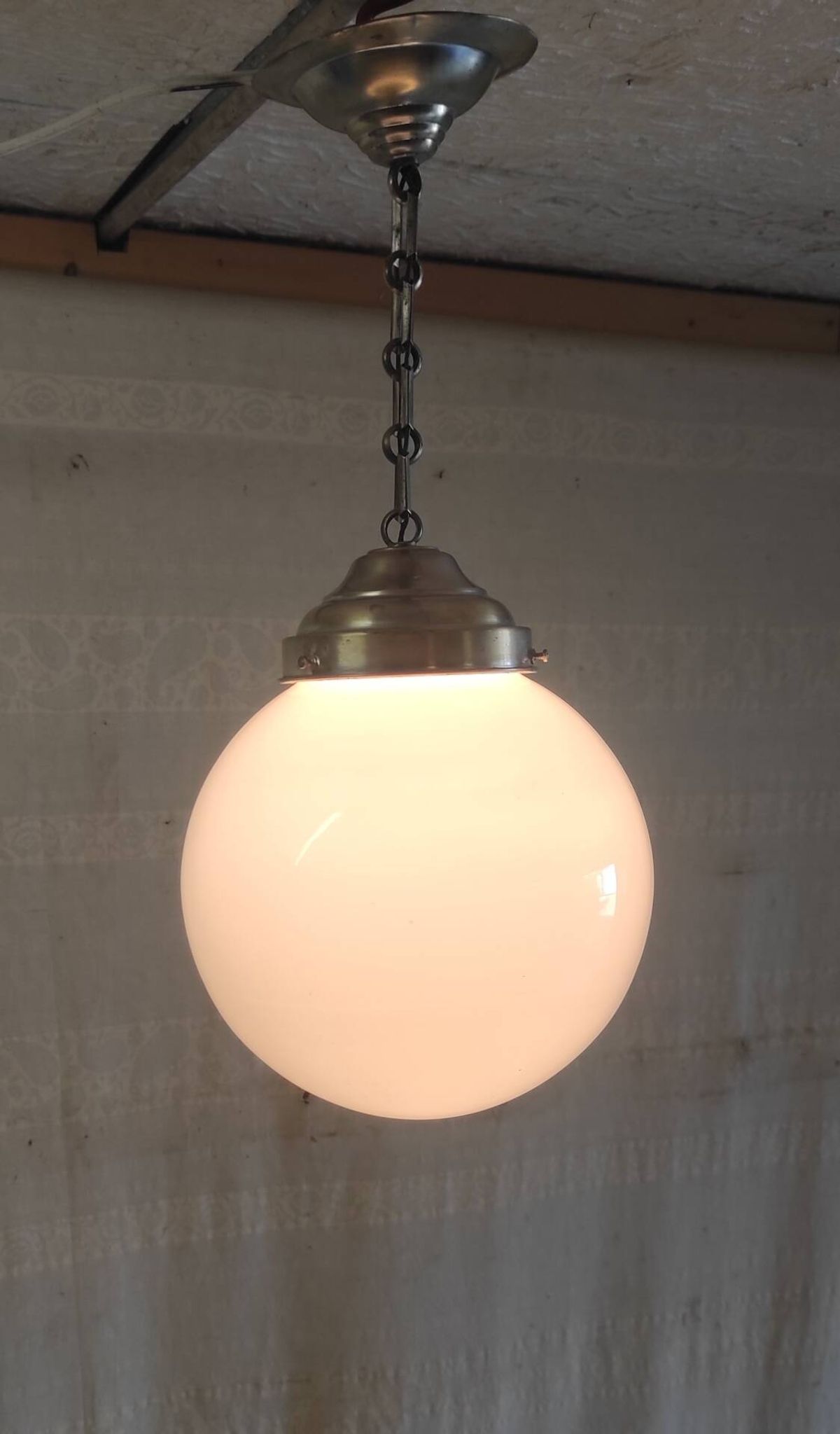Suspension design Bauhaus globe opaline (diam: 20 cm) - mid 20th century