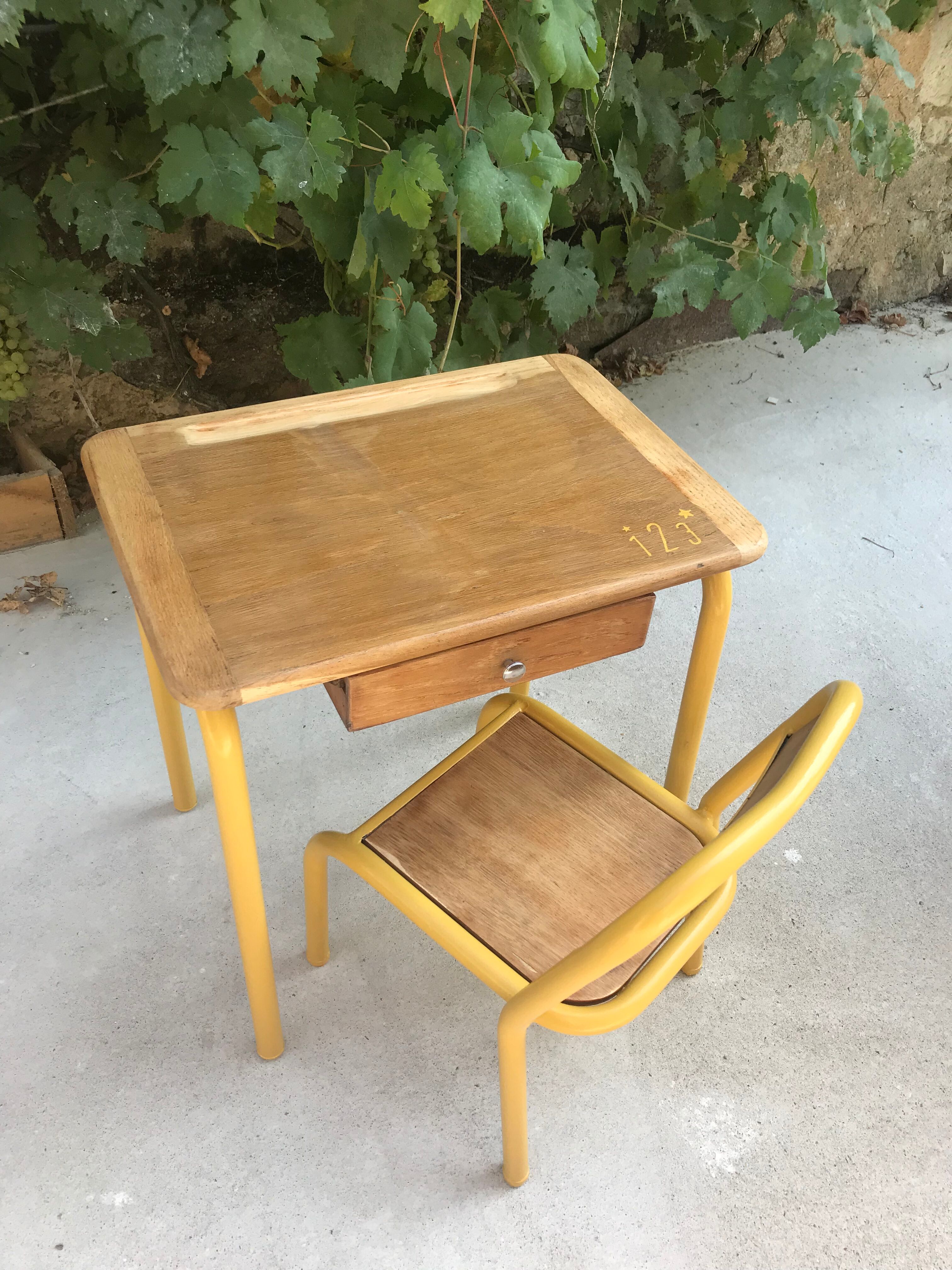 Small schoolboy desk and his chair