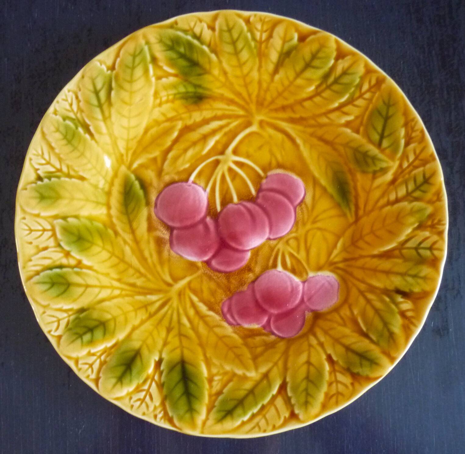 Dessert service of 12 barbotine plates, Sarreguemines, vintage