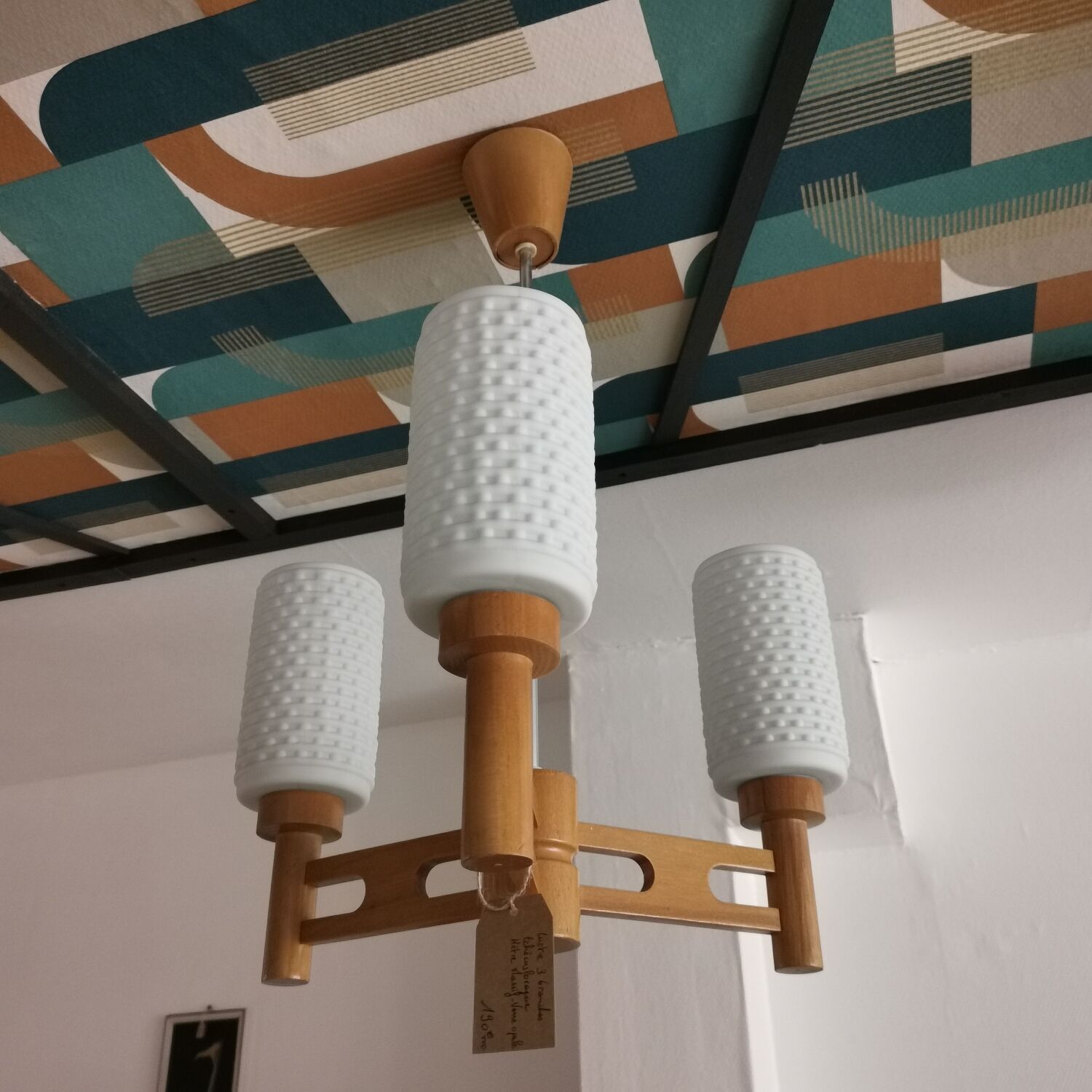 Lustre en bois et opaline République Tchèque 1970