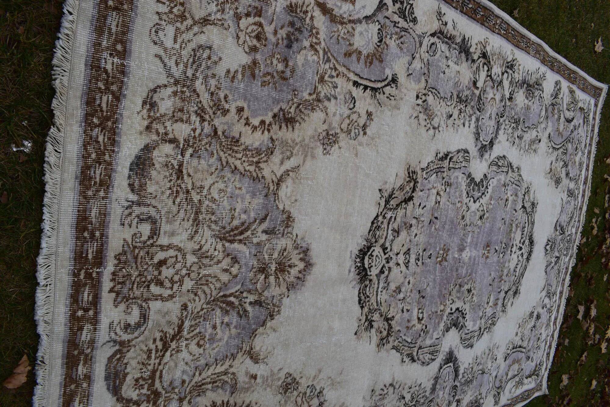 Vintage handmade Turkish rug 210x314 cm