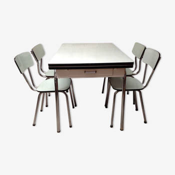 Table et chaises en formica