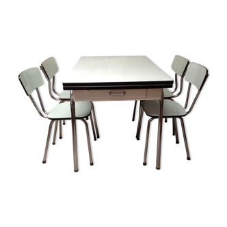Table et chaises en formica