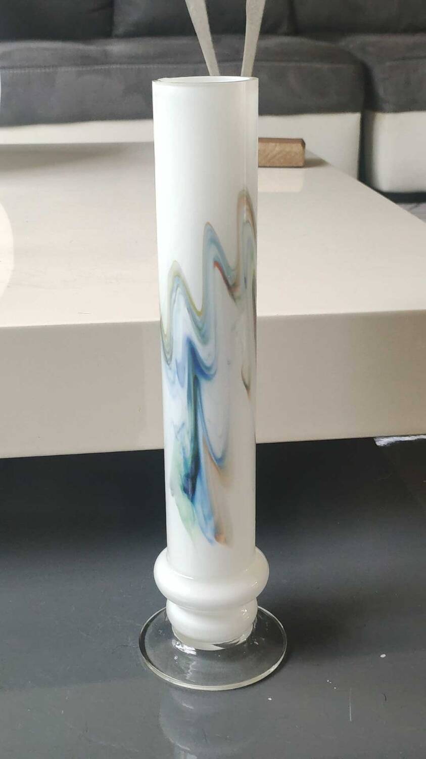 Tubular vase in white opaline, polychrome smoke volutes. Snowflake/Dalian Co. Ltd. High 29 cm