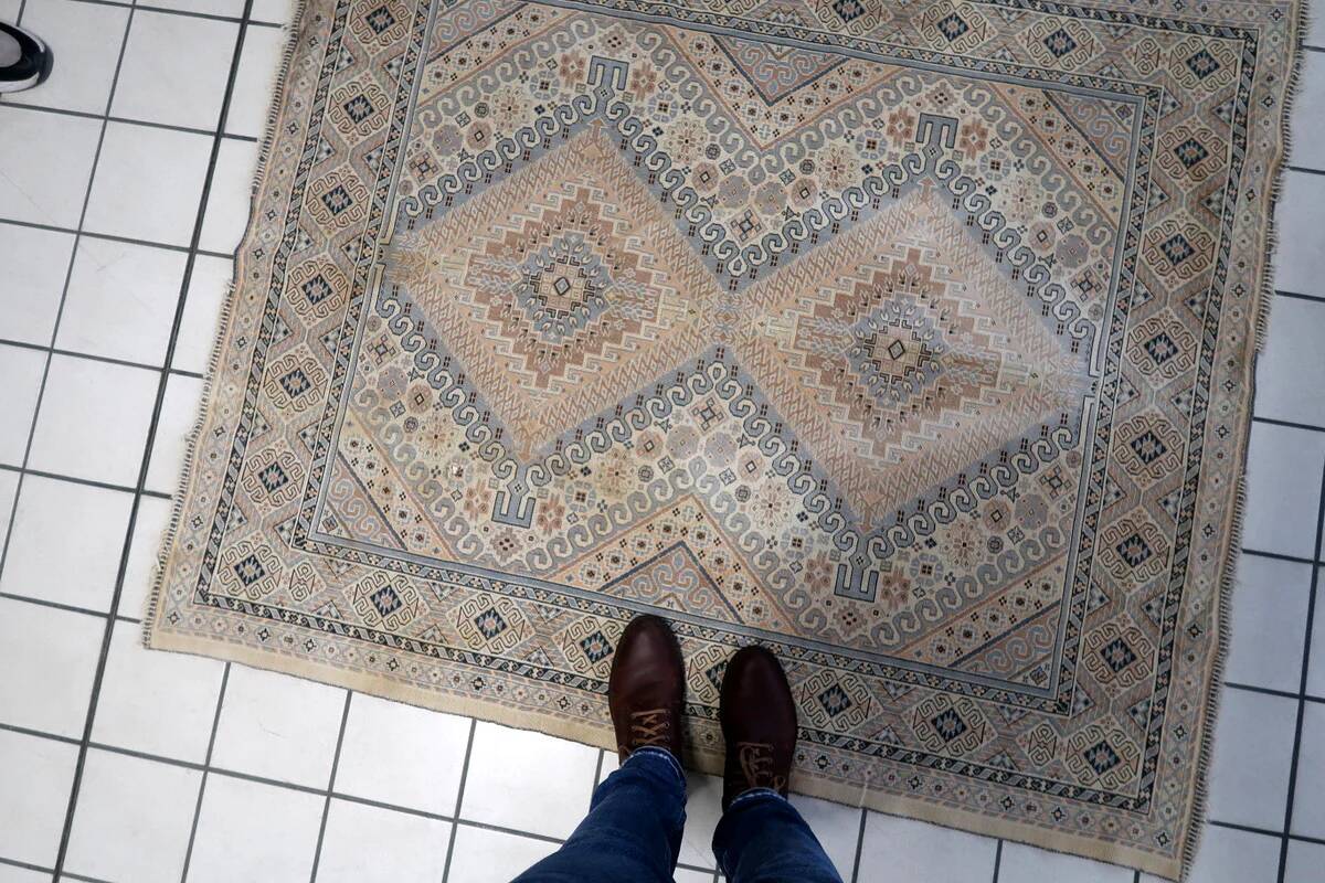 Kilim Shirvan caucasien vintage, 136 cm x 160 cm, années 1950