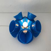 Lampe de table en plexiglas bleu Flower Design, années 1970, Italie