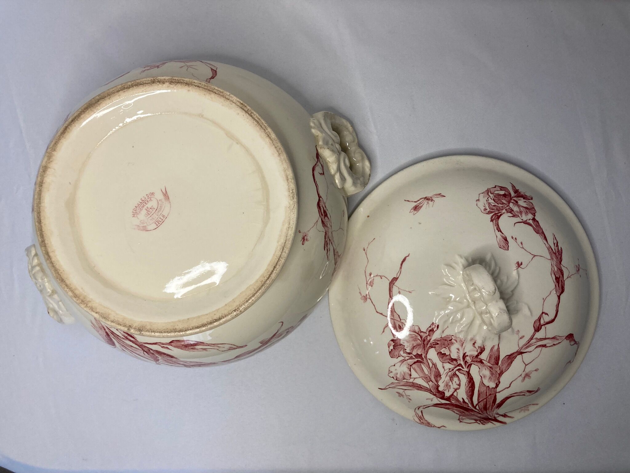 Gien, former iris earthenware model soup kitchen around 1940