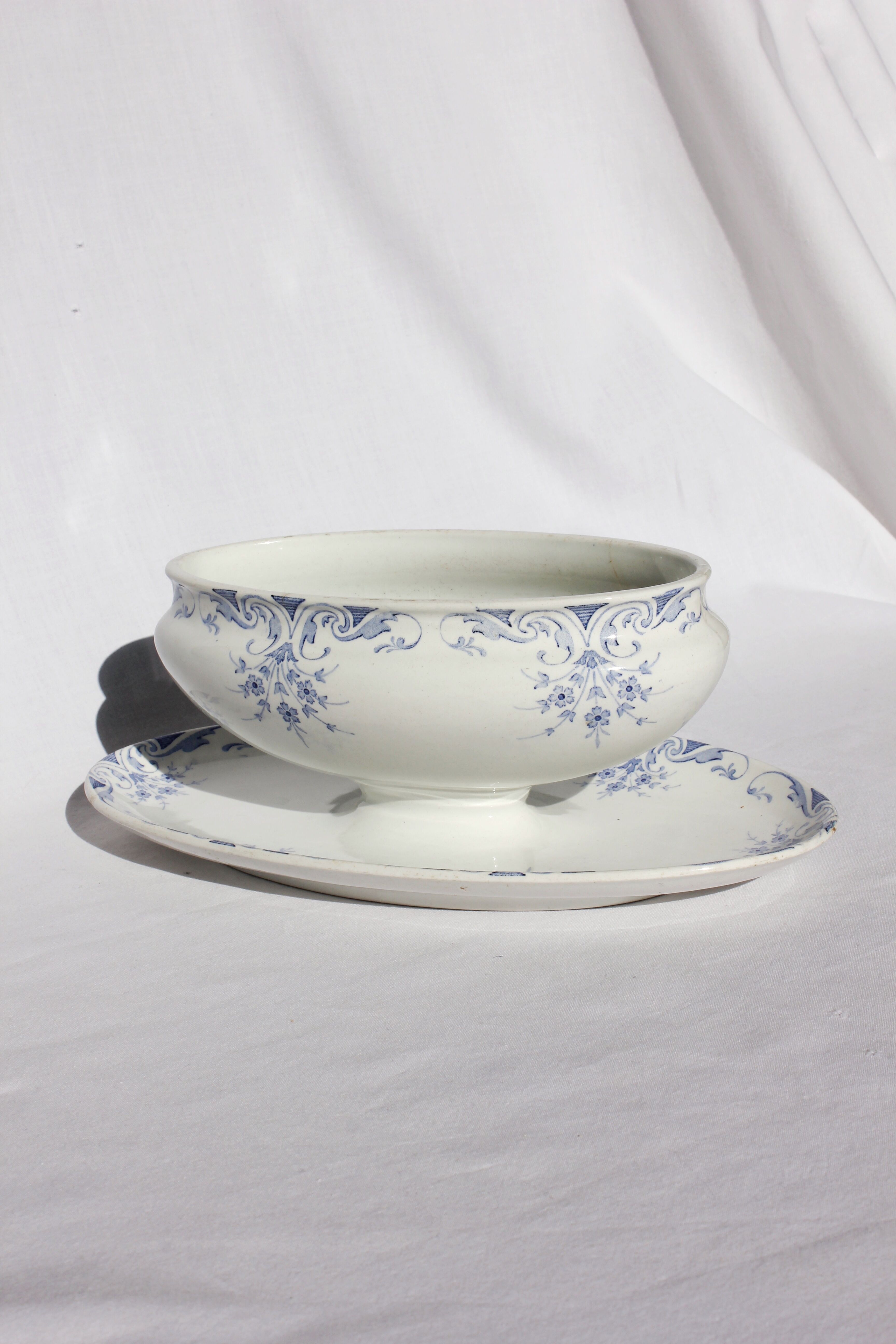 Iron clay sauce boat "Sans Gêne" KG Lunéville