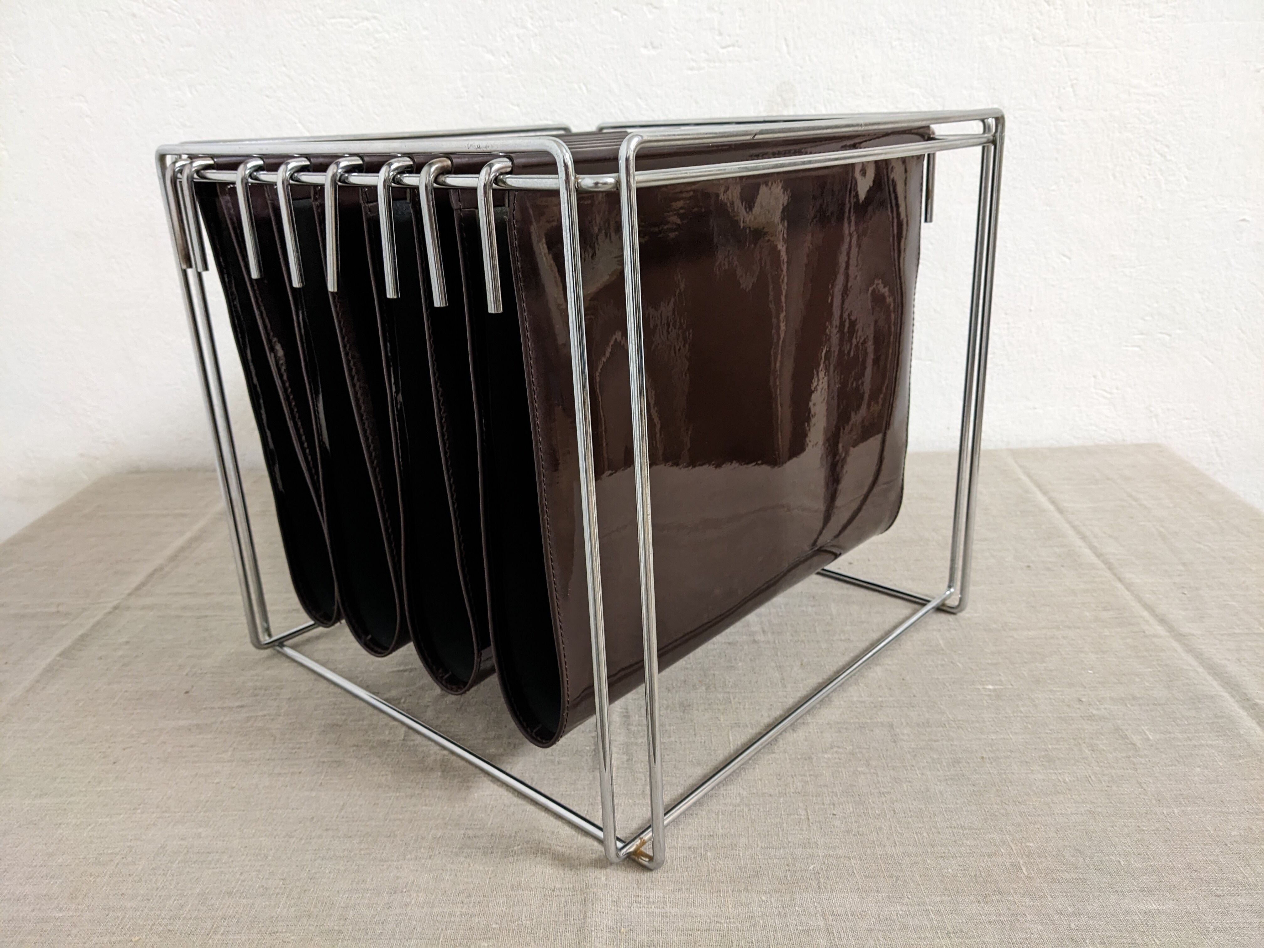 Magazine holder design Gérard Rignault published by Group S.A.
