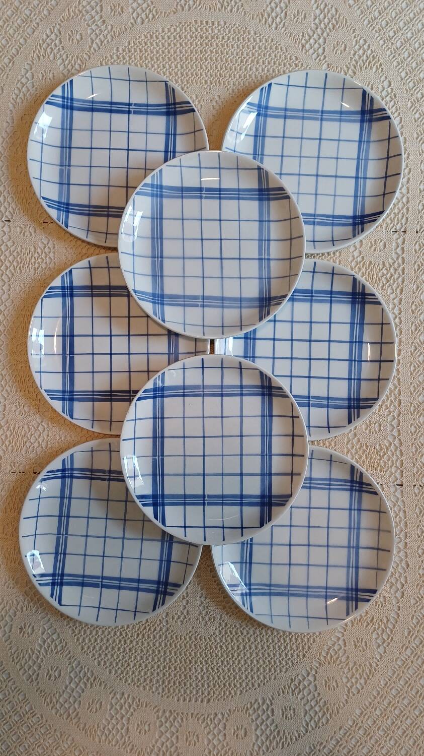 Set of 8 Moulins des Loups flat plates